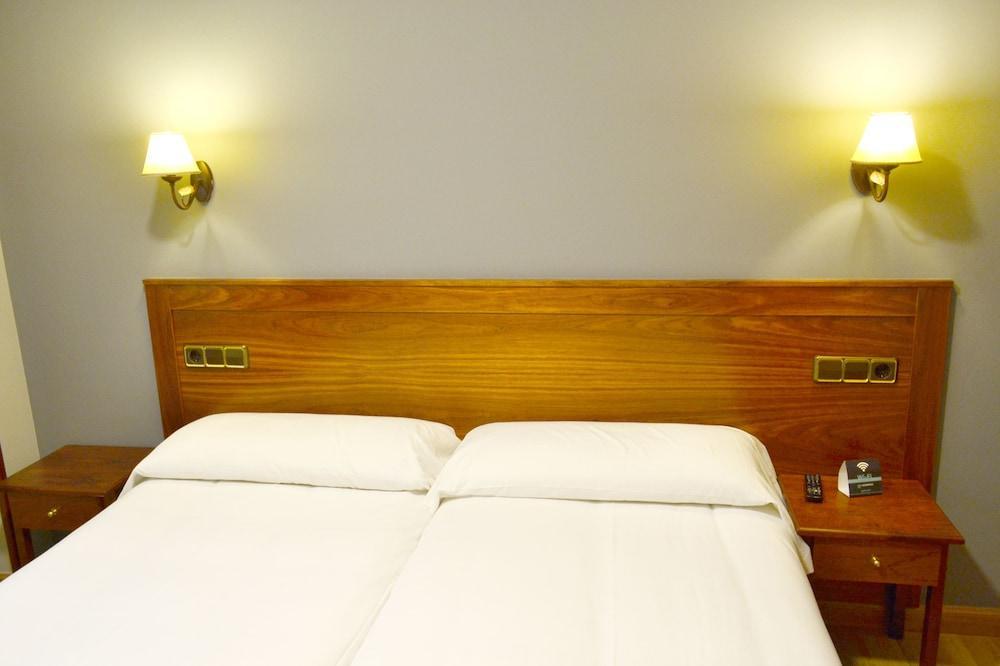 Hotel Los Templarios بونفيراذا المظهر الخارجي الصورة