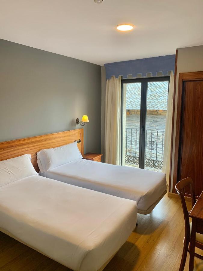 Hotel Los Templarios بونفيراذا المظهر الخارجي الصورة
