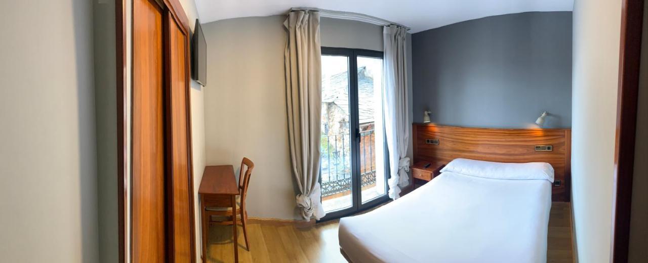 Hotel Los Templarios بونفيراذا المظهر الخارجي الصورة