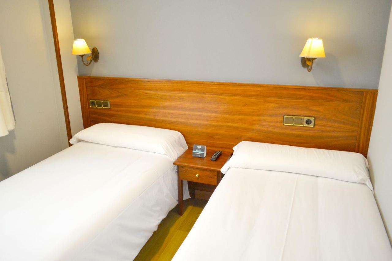 Hotel Los Templarios بونفيراذا المظهر الخارجي الصورة