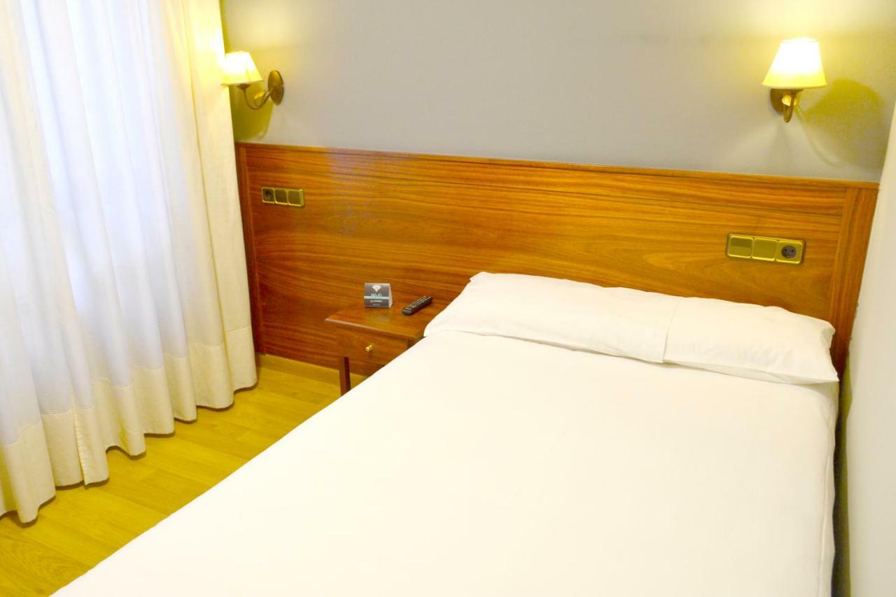Hotel Los Templarios بونفيراذا المظهر الخارجي الصورة